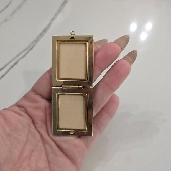 Vintage Gold Double Photo Locket Hinged Pendant With Marbled Enamel Interior - Picture 4 of 11